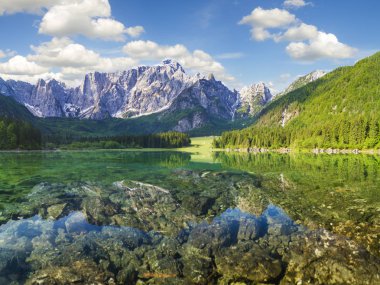 Gecenin Laghi di Fusine Julian Alps için dağ gölü