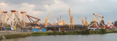 Szczecin, Polonya-Haziran 2017: Rüzgar enerjisi unsurlarının bir fabrika 