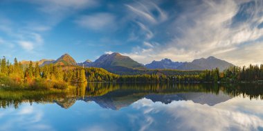 Slovakya 'daki Yüksek Tatras Dağı Gölü, Strbske Pleso