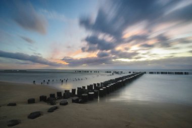 Gün batımı sırasında güzel deniz manzarası