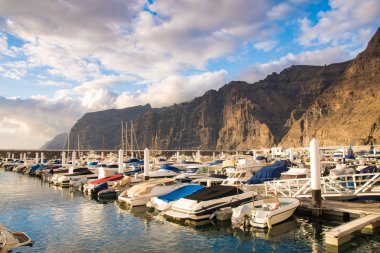 Tenerife, Los Gigantes uçurumları