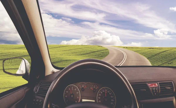 Een Weergave Achter Het Stuur Van Een Auto — Stockfoto