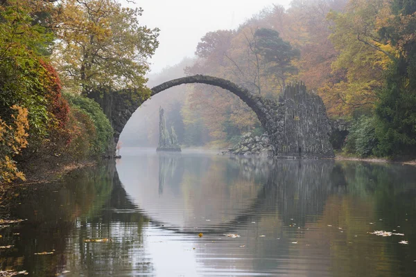 Puente del Diablo en Kromlau, Alemania — Foto de Stock