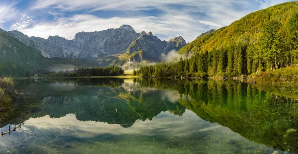 Vacker Natur Utsikt Över Berget Och Sjön — Stockfoto