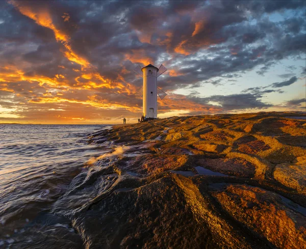 Větrný mlýn v Swinoujscie, Baltské moře, Polsko — Stock fotografie