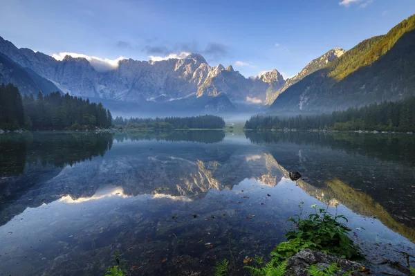 Vacker Natur Utsikt Över Berget Och Sjön — Stockfoto