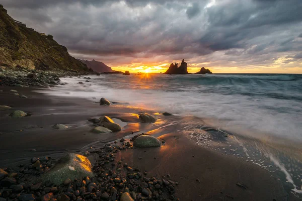 Pôr Sol Dinâmico Dramático Sobre Praia Benijo Tenerife — Fotografia de Stock