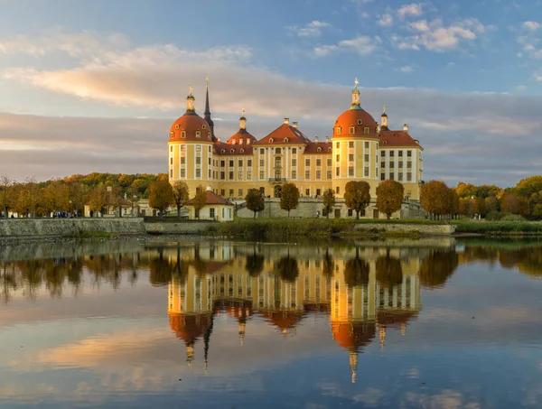 Zamku Moritzburg w świetle piękny wieczór — Zdjęcie stockowe