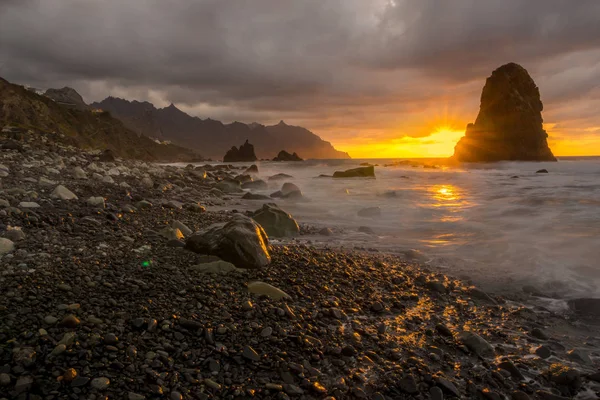 Dynamisk Och Dramatisk Solnedgång Över Benijo Stranden Teneriffa — Stockfoto