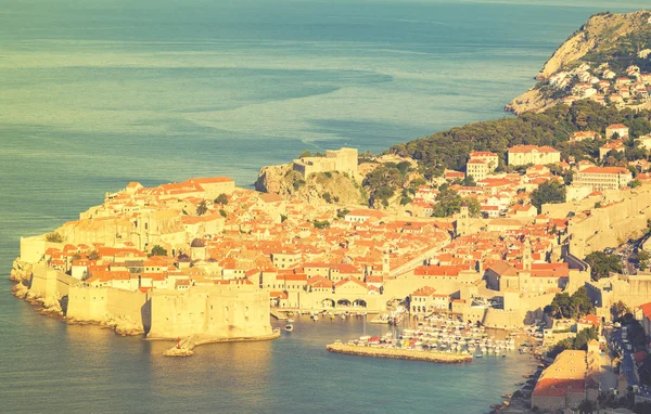 Vista de la ciudad vieja Dubrovnik en un hermoso día de verano, Croacia — Foto de Stock