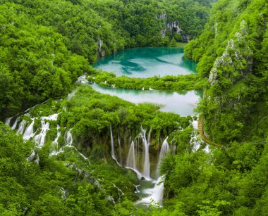 sabah şelaleler Plitvice Park, Hırvatistan