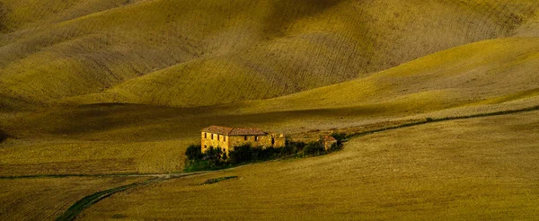 Una casa abandonada en algun lugar en Toscana —  Fotos de Stock