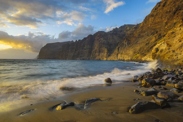 Sonnenuntergang Über Den Gigantischen Klippen Von Teneriffa — Stockfoto