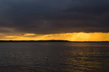 Deniz günbatımı, fırtına