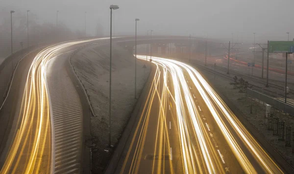 Manhã Intenso Tráfego Estrada Urbana Condições Difíceis Estrada Nevoeiro Escuridão — Fotografia de Stock