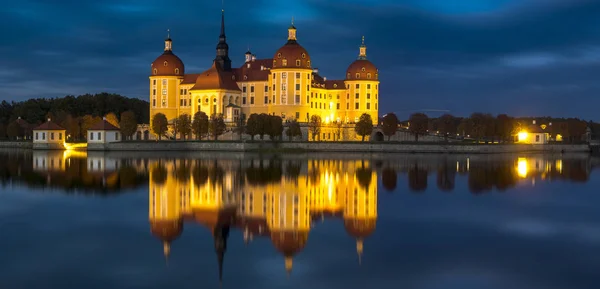 Moritzburg Kastély Aganst Víz Éjszaka — Stock Fotó