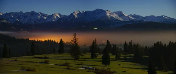 Gece Dağlarda Tatra Dağları Dolunay Tarafından Aydınlatılmış — Stok fotoğraf