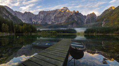 Julian Alps İtalya dağ gölü
