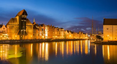 Gdansk eski şehir panoraması gece