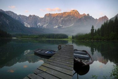 Julian Alps İtalya dağ gölü