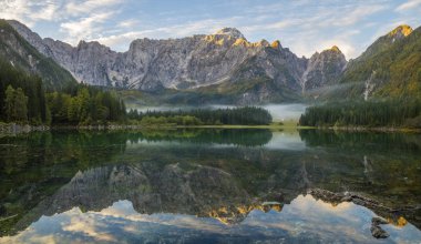 Julian Alps İtalya dağ gölü