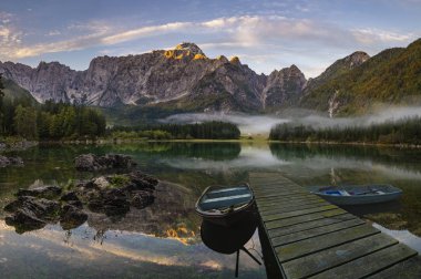 Julian Alps İtalya dağ gölü
