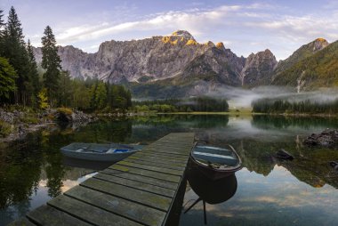 Julian Alps İtalya dağ gölü