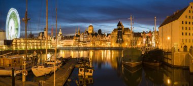 Gdansk eski şehir panoraması gece