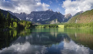 Julian Alps İtalya dağ gölü