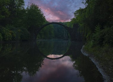Şeytan'ın Kromlau gündoğumu, Bridge'de