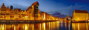 Gdansk eski şehir panoraması gece