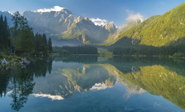 Horské Jezero Julských Alpách Itálii — Stock fotografie