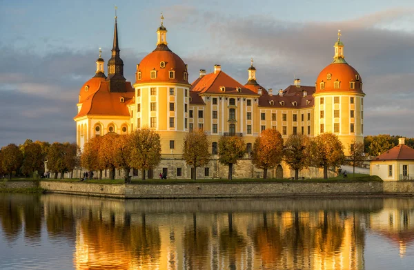 Zamku Moritzburg w świetle piękny wieczór — Zdjęcie stockowe