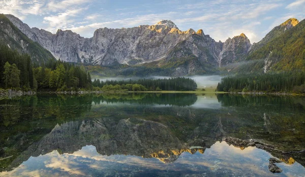 Горное Озеро Джулианских Альпах Италии — стоковое фото