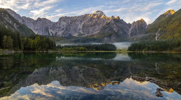 Montanha Lago Nos Alpes Julianos Itália — Fotografia de Stock