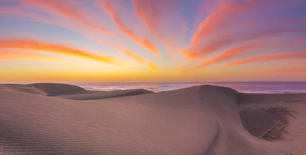 Famoso parque natural de las dunas de Maspalomas en Gran Canaria al amanecer , — Foto de Stock