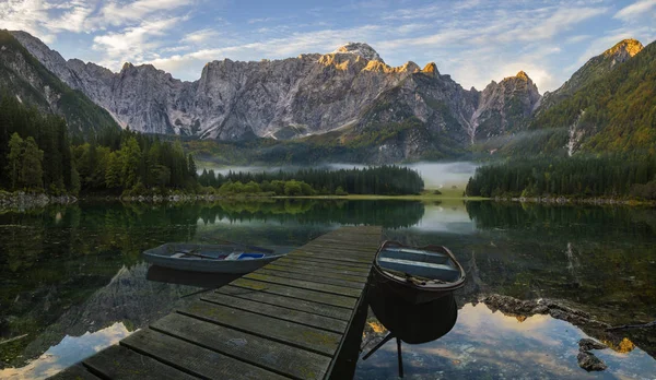Julian Alps İtalya dağ gölü