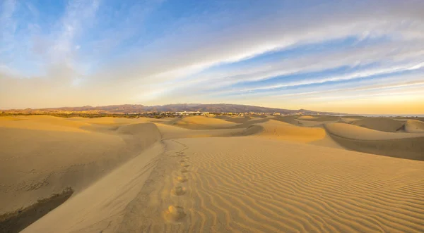 Híres természeti park Maspalomas dűnéi Gran Canaria napkeltekor, — Stock Fotó