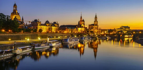 Ніч Панорама Старого Міста Дрездена — стокове фото