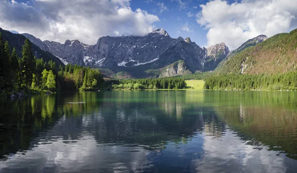 Horské Jezero Julských Alpách Itálii — Stock fotografie