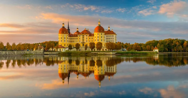 Zamku Moritzburg w świetle piękny wieczór — Zdjęcie stockowe