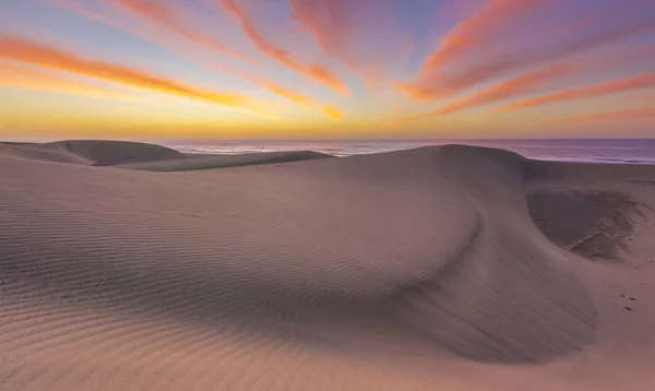 Parc naturel célèbre Maspalomas dunes à Gran Canaria au lever du soleil , — Photo