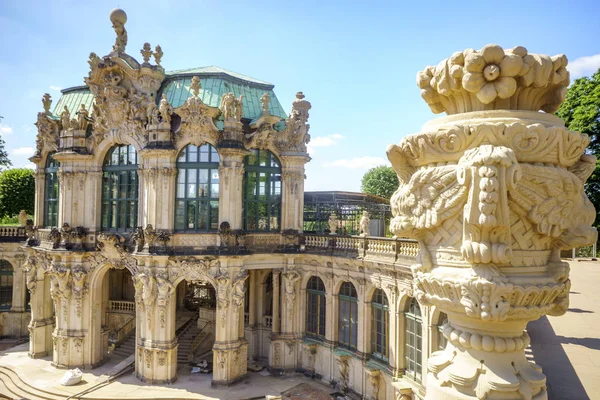 Dresden, Saxrony, Almanya-Mayıs 2017: Dres ünlü Zwinger palace
