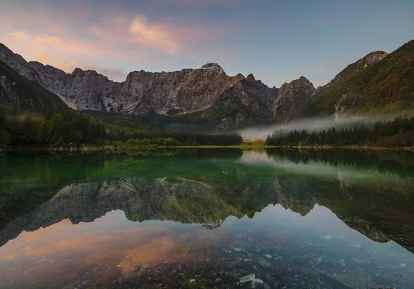 Montanha Lago Nos Alpes Julianos Itália — Fotografia de Stock