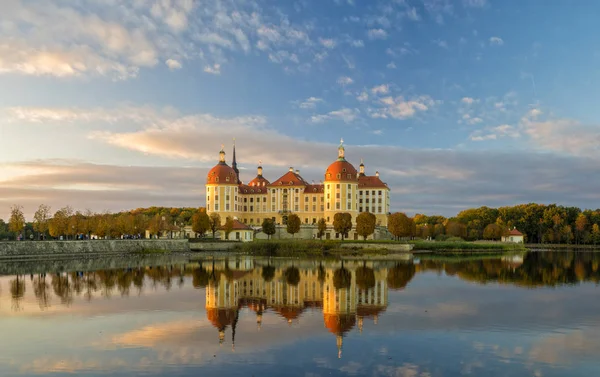 Moritzburg kastély gyönyörű esti fényben — Stock Fotó