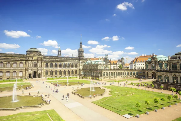 Dresden, Saxrony, Almanya-Mayıs 2017: Dres ünlü Zwinger palace
