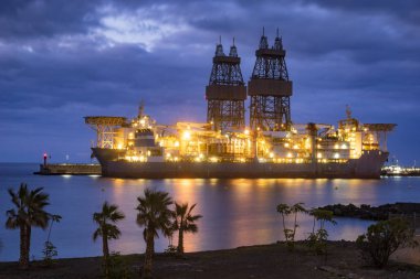 Geceleri offshore sondaj