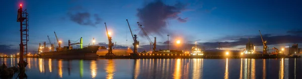 Bulk cargo schepen in de zeehaven bij nacht, hoge resolutie Hotel — Stockfoto