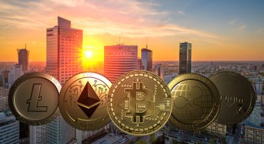 modern gökdelenler.3d İllüstrasyon arka planda sanal altın sikkeler cryptocurrency.