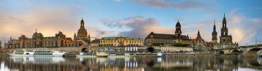 Akşam panorama Dresden, Saksonya, Almanya